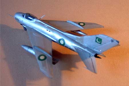 ^~@1/100@MiG-19pLX^@Ɏdグ