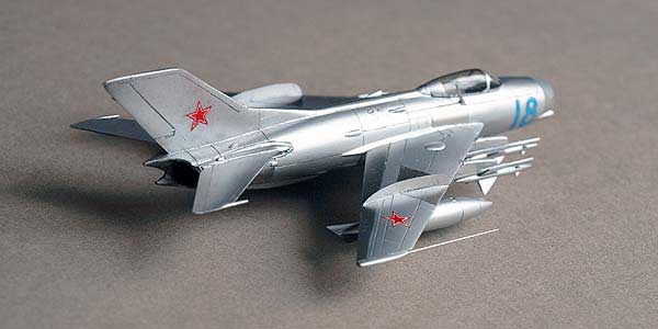 ^~@1/100@MiG-19PM